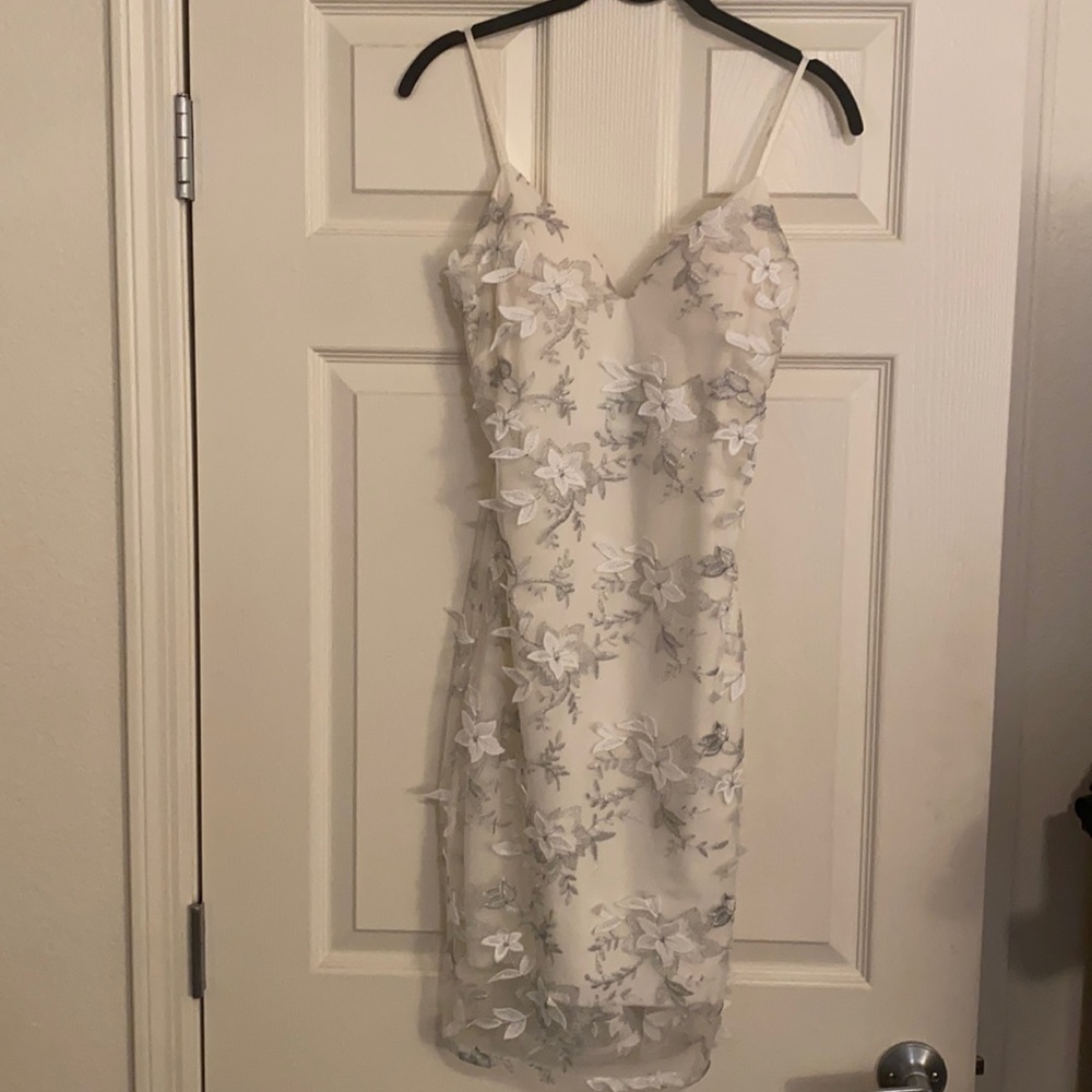 Olive Tree White Dress with flower appliqués size L